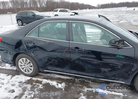 2013 Toyota Camry Le z USA, uszkodzony, nr VIN 4T4BF1FK5DR326124